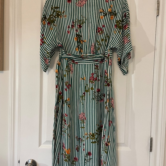 Women's Kimono-style Dress - Picture 3 of 6